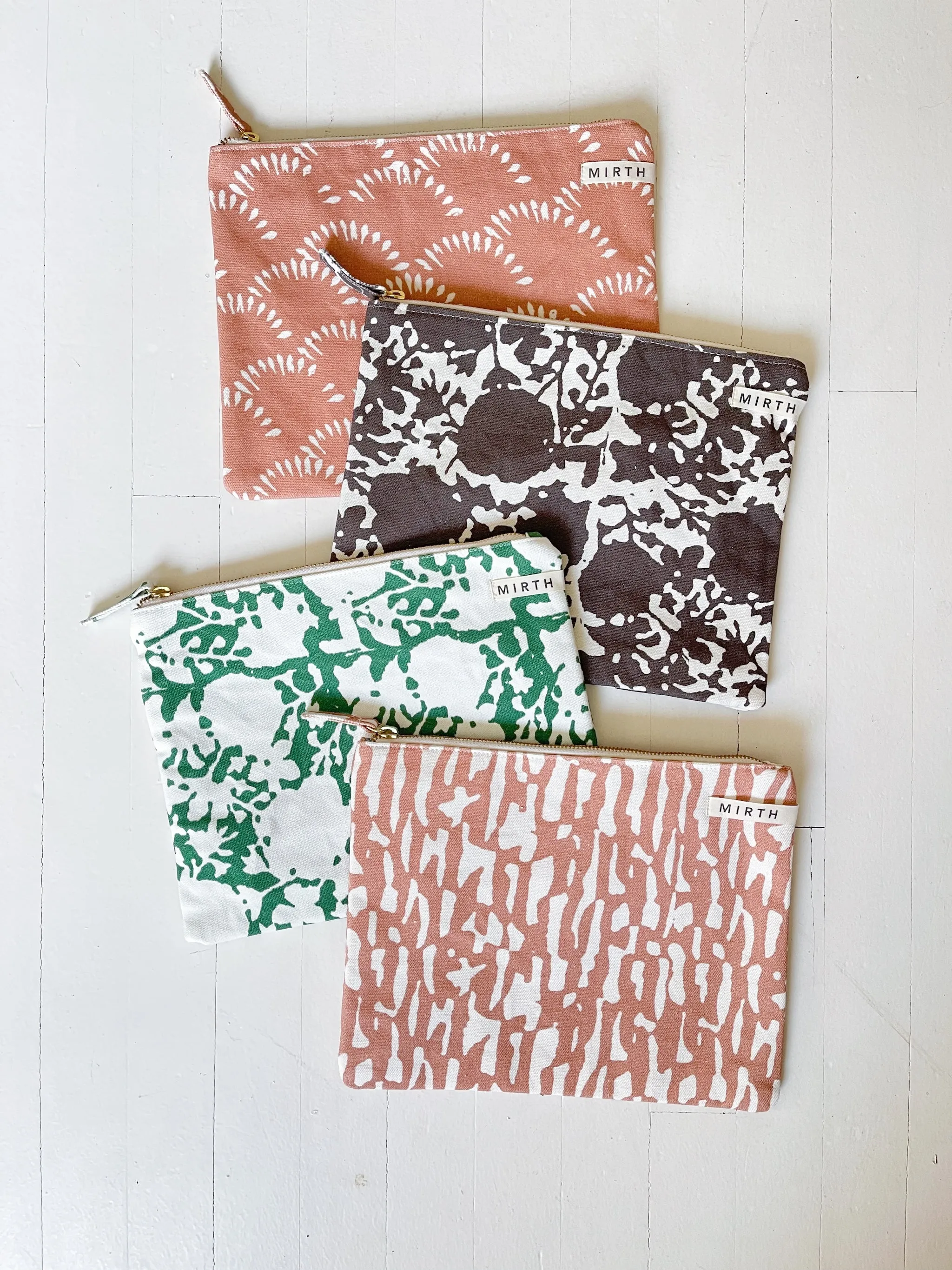 Travel Pouch in Scallop Shell